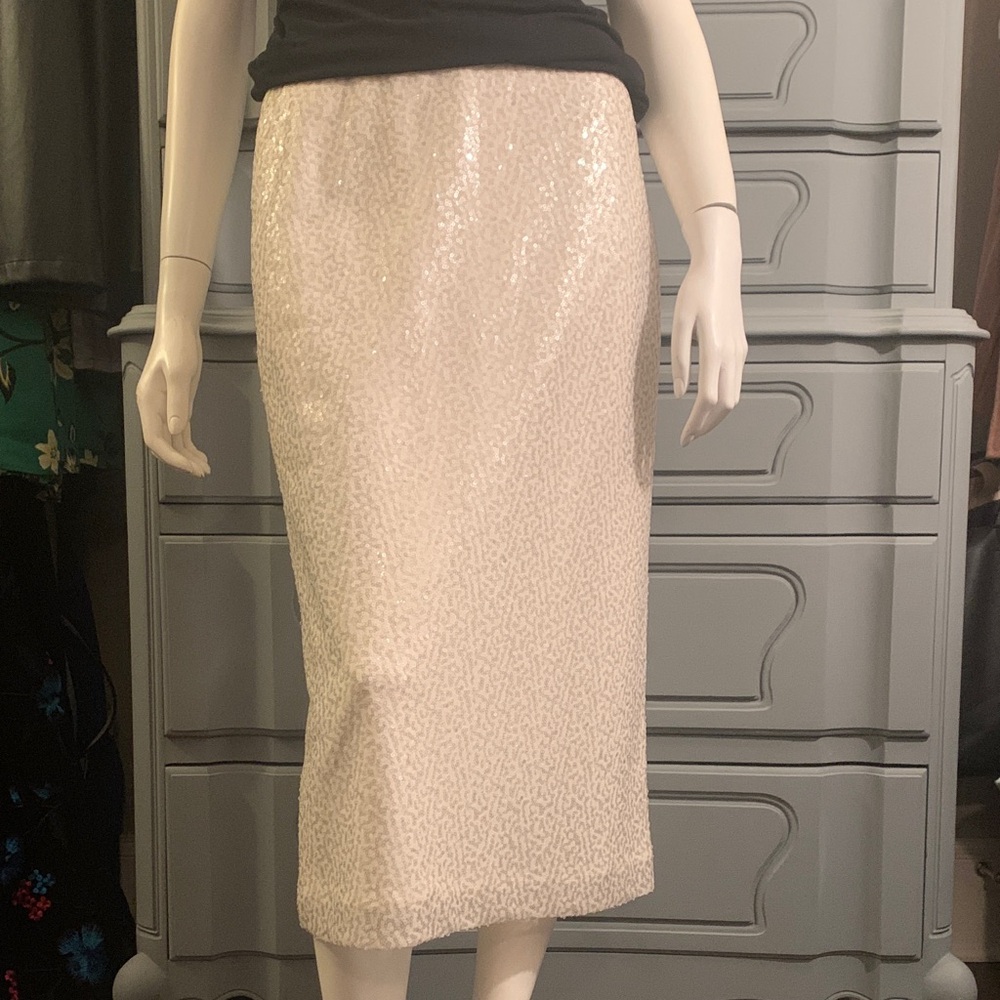 Stunning winter white Sequin Skirt 00/2 NWT